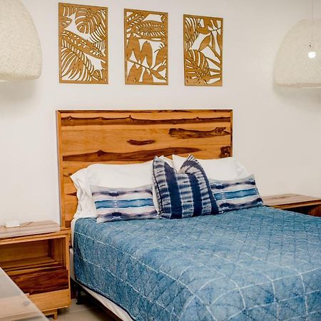 Whispering Seas Oceanfront Suite Ocho Rios Esterno foto