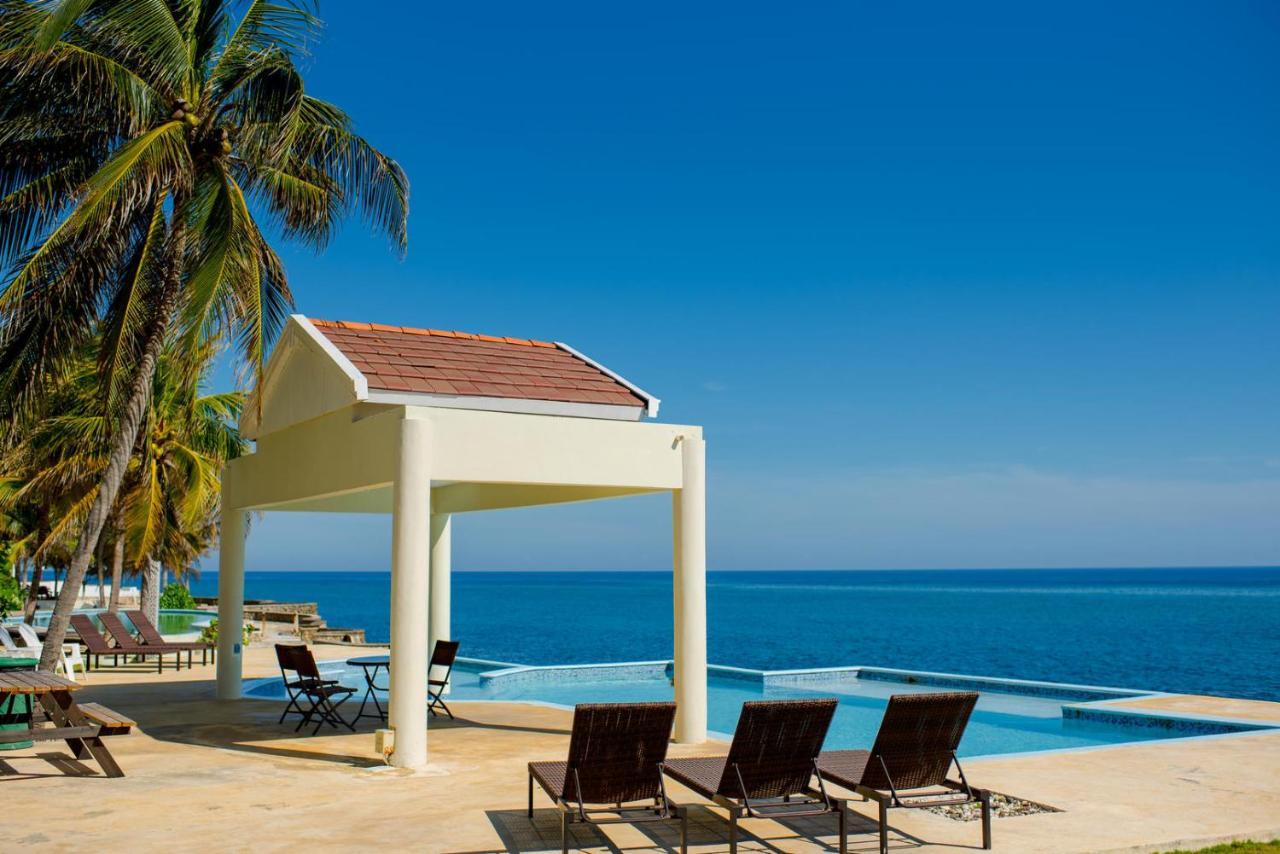 Whispering Seas Oceanfront Suite Ocho Rios Esterno foto