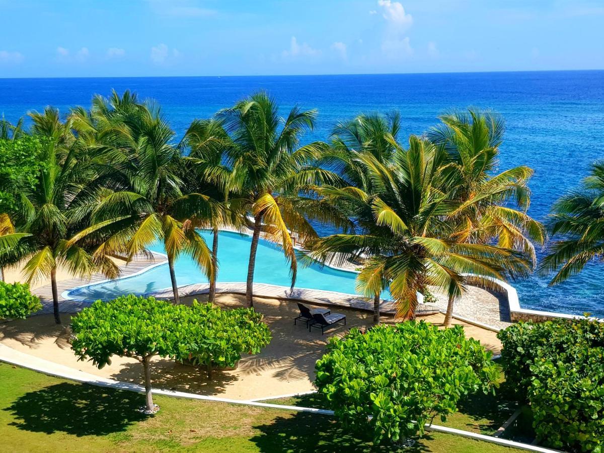 Whispering Seas Oceanfront Suite Ocho Rios Esterno foto