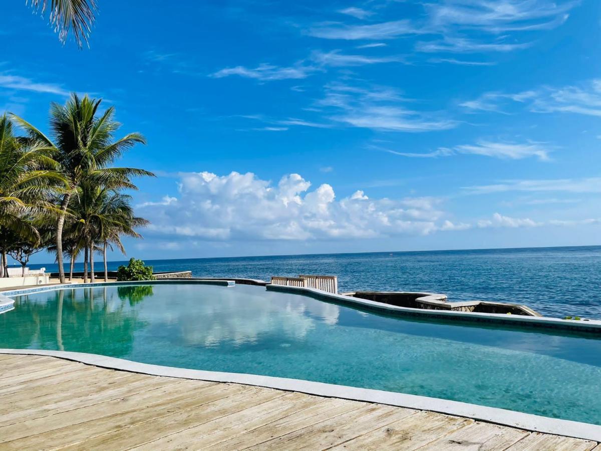 Whispering Seas Oceanfront Suite Ocho Rios Esterno foto