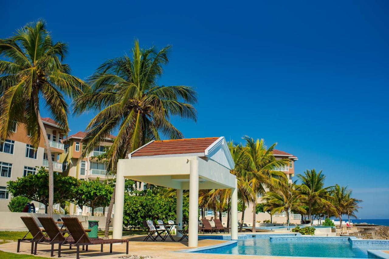 Whispering Seas Oceanfront Suite Ocho Rios Esterno foto