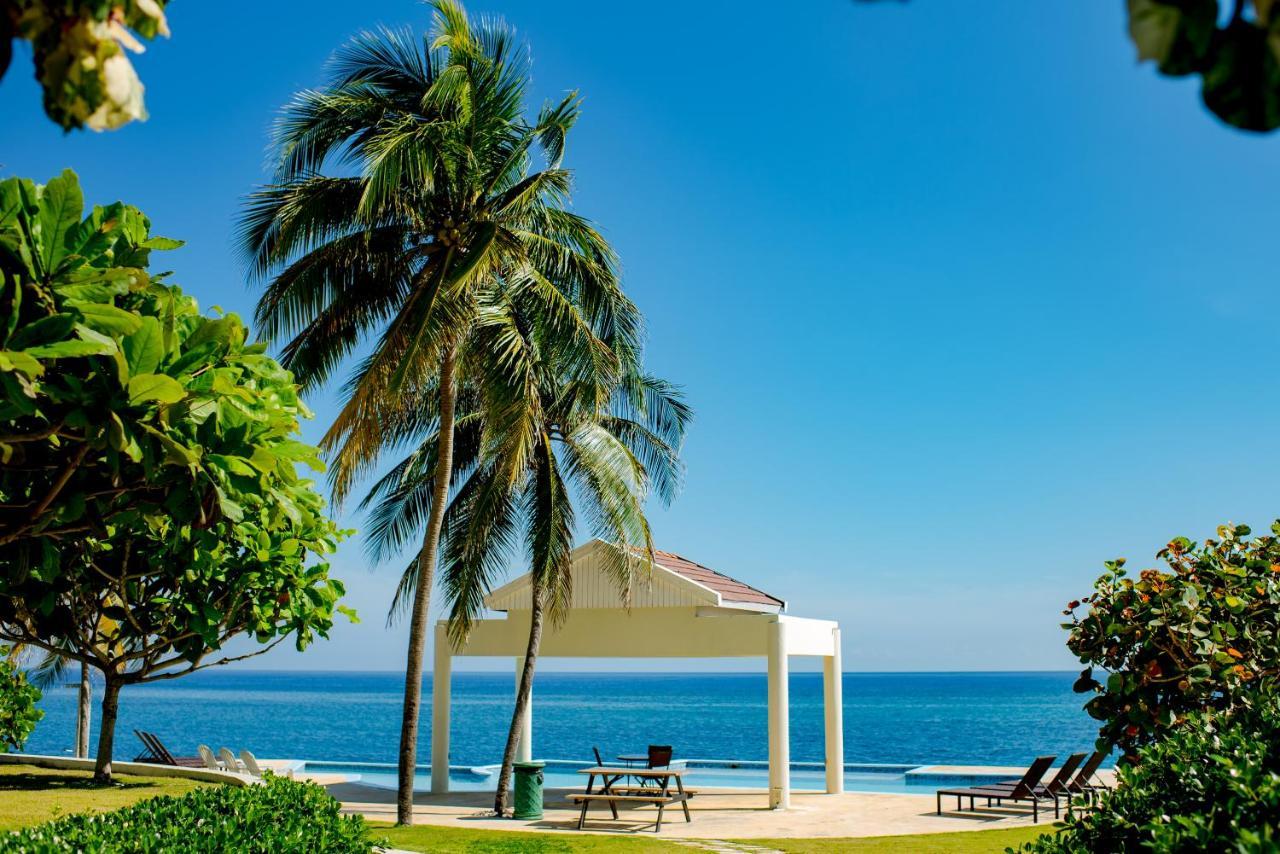 Whispering Seas Oceanfront Suite Ocho Rios Esterno foto