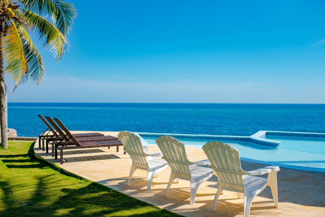 Whispering Seas Oceanfront Suite Ocho Rios Esterno foto