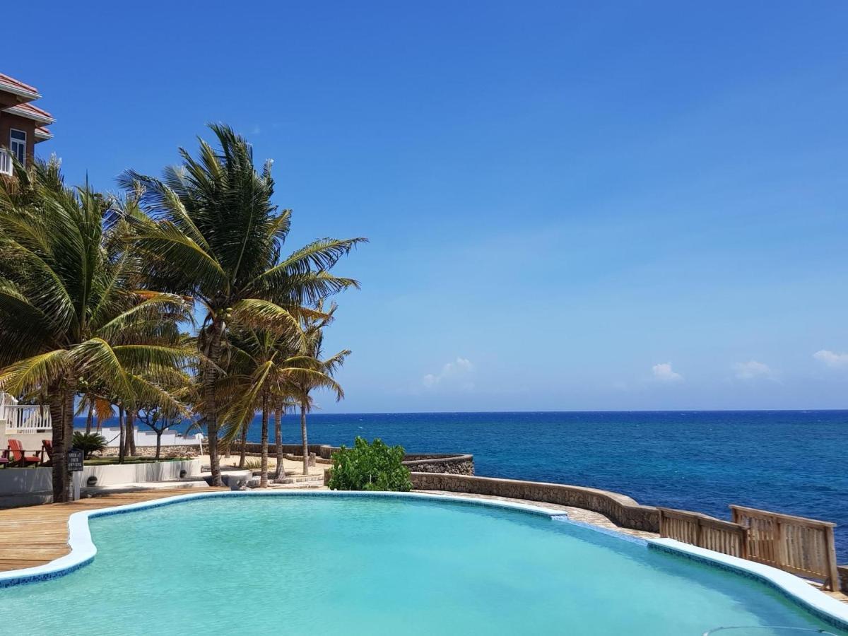 Whispering Seas Oceanfront Suite Ocho Rios Esterno foto