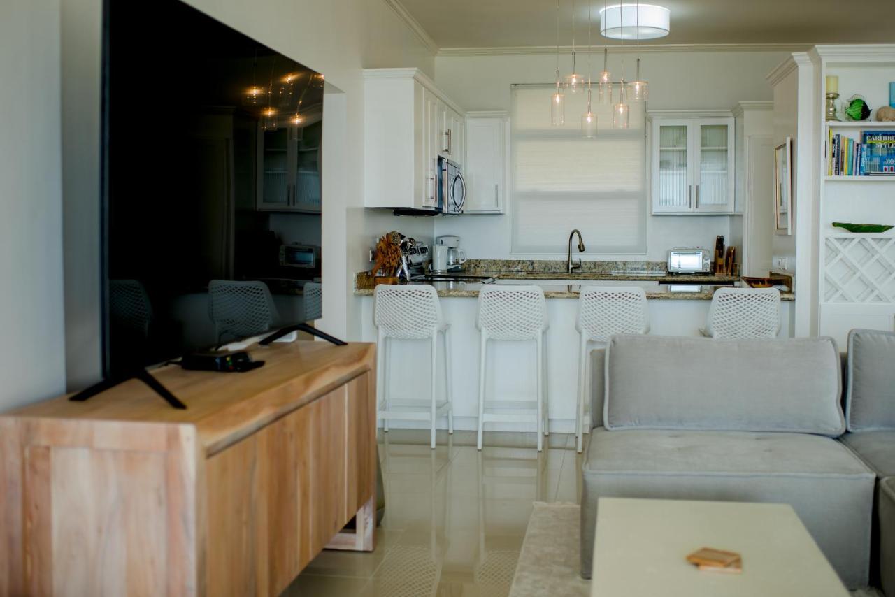 Whispering Seas Oceanfront Suite Ocho Rios Esterno foto