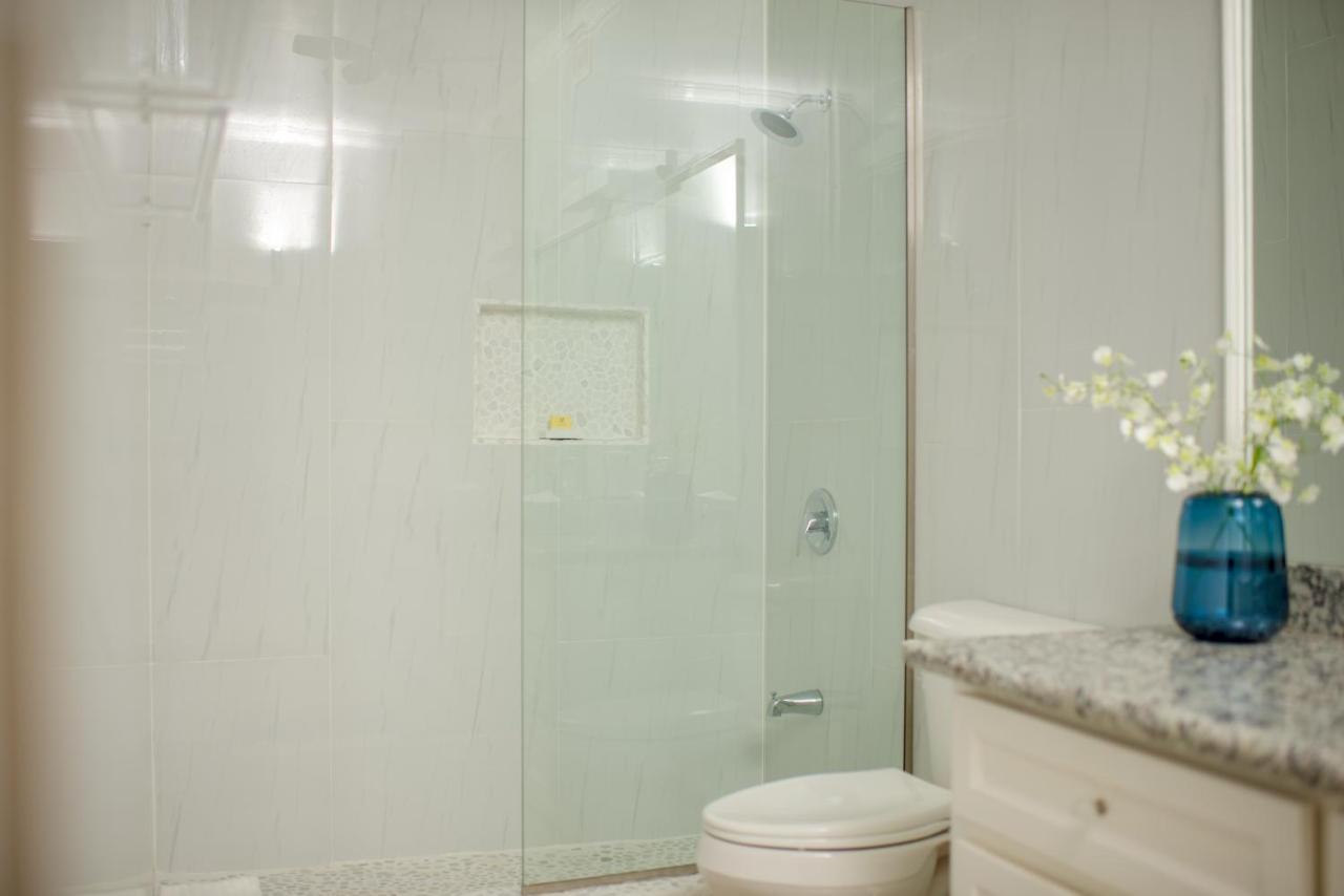 Whispering Seas Oceanfront Suite Ocho Rios Esterno foto