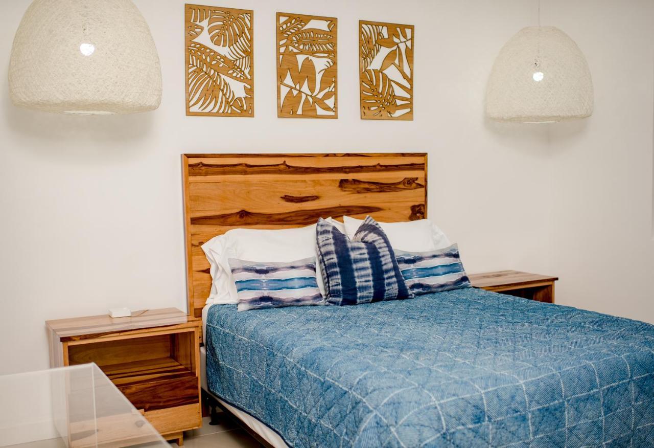 Whispering Seas Oceanfront Suite Ocho Rios Esterno foto